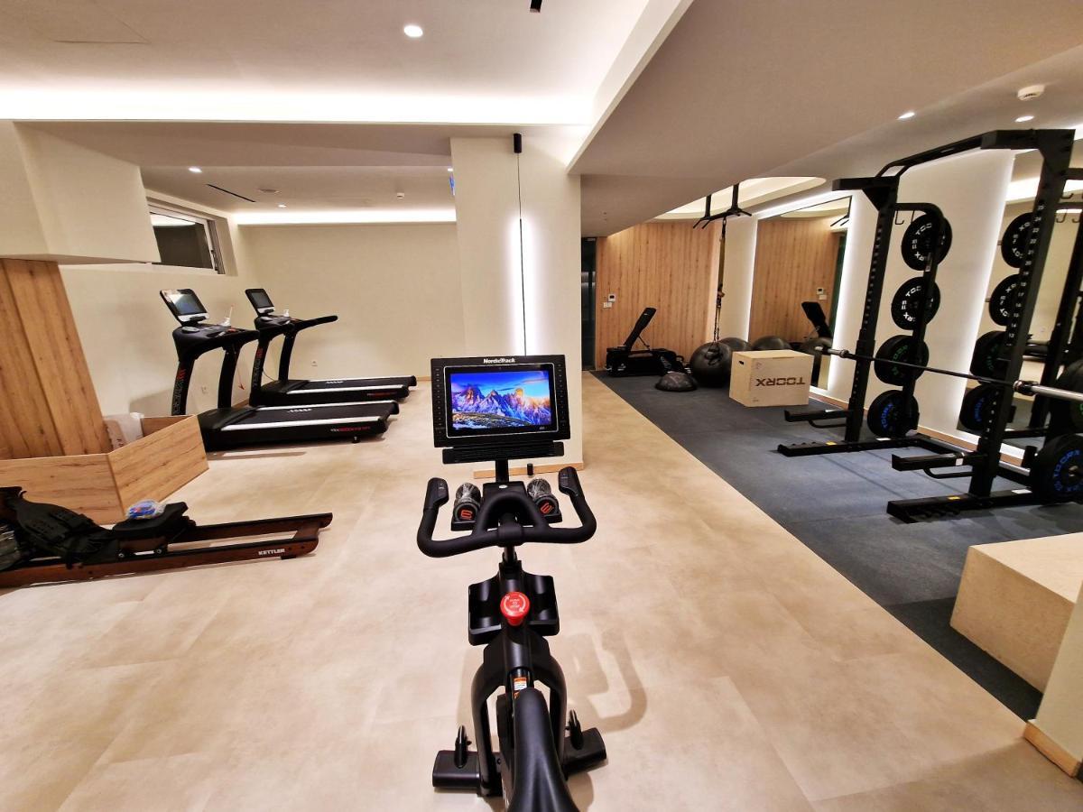 Tsamis Zante Suites (Adults Only) Psarou  المظهر الخارجي الصورة Peloton Bike in a gym