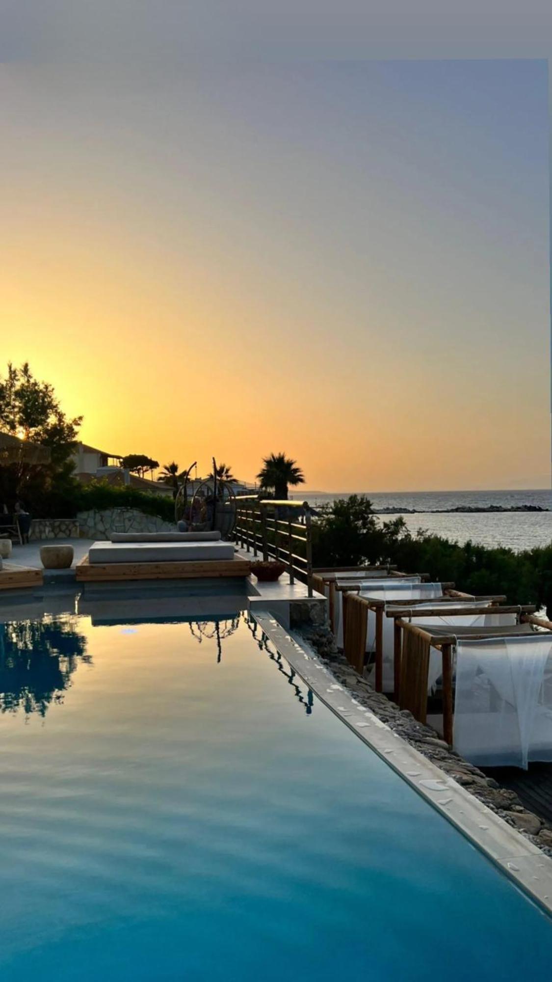 Tsamis Zante Suites (Adults Only) Psarou  المظهر الخارجي الصورة Sunset at the Mykonos Villa