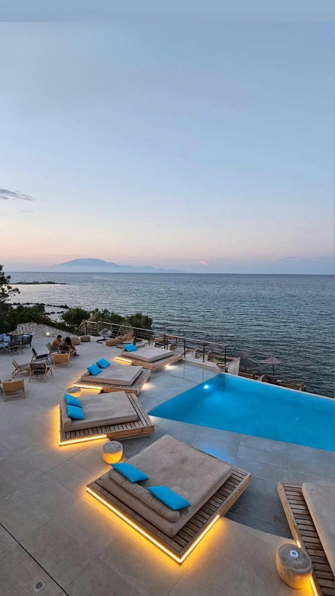 Tsamis Zante Suites (Adults Only) Psarou  المظهر الخارجي الصورة View of the island from the coast of Paros