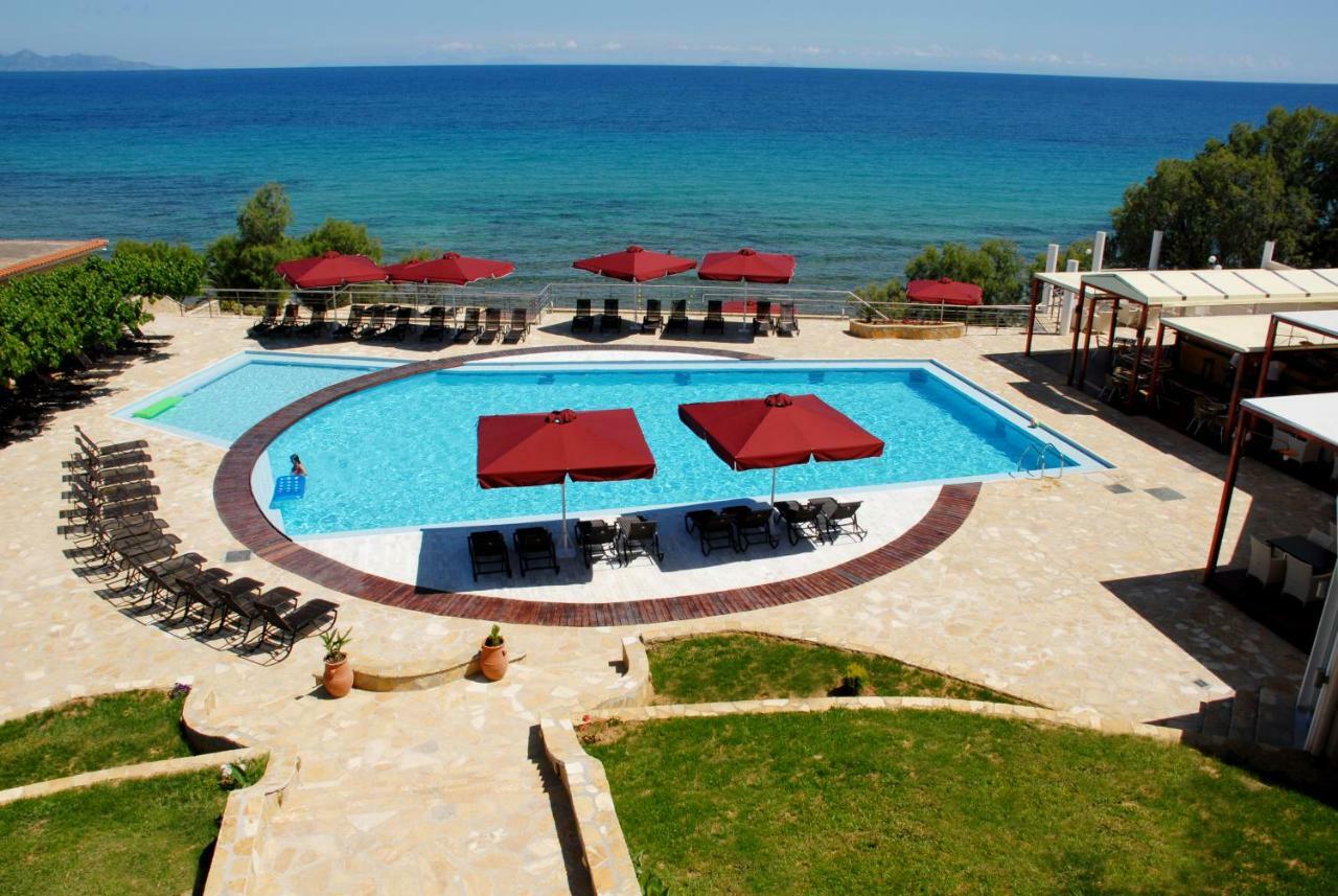 Tsamis Zante Suites (Adults Only) Psarou  المظهر الخارجي الصورة A pool at a hotel in Greece